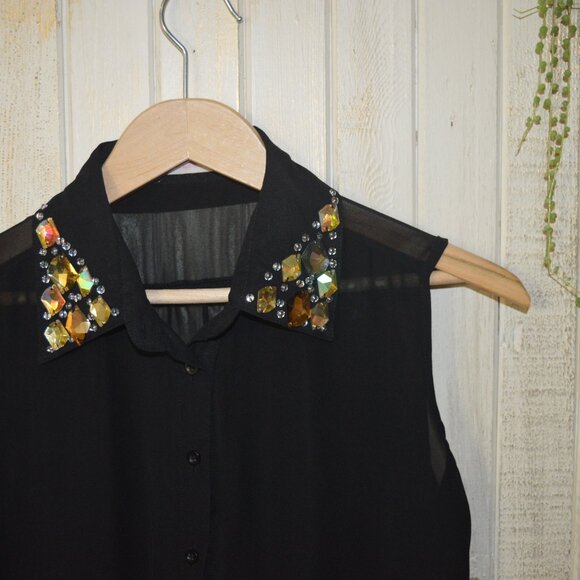 3/$15 🌺Jewel Collar sleeveless blouse - Picture 3 of 7